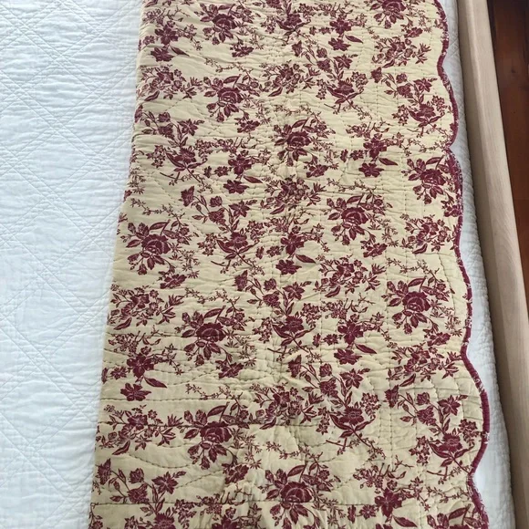 EUC Burgundy Floral Design Quilt - Throw - Reversible with Channel Stitching - Picture 7 of 14